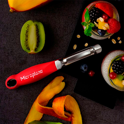 Microplane Professionel skræller med savtakket blad rød