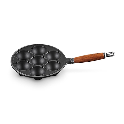 Le Creuset støbejern æbleskivepande med træhåndtag 20 cm matte black