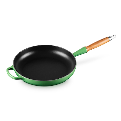 Le Creuset Signature støbejern stegepande med træhåndtag Ø28 cm bamboo green