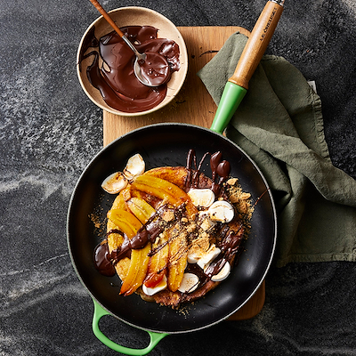 Le Creuset Signature støbejern stegepande med træhåndtag Ø28 cm bamboo green