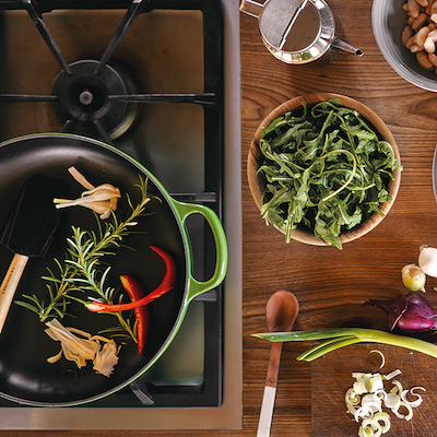 Le Creuset Signature støbejern stegepande med træhåndtag Ø28 cm bamboo green