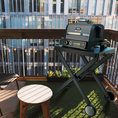 Ninja Woodfire grill stand til elektrisk BBQ