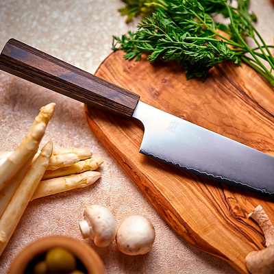 Yaxell Hana santoku kniv 16,5 cm