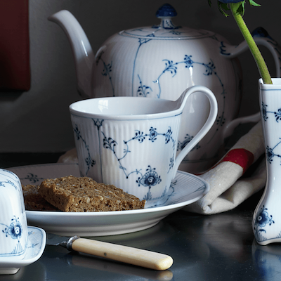 Royal Copenhagen Musselmalet Riflet kop med underkop 25 cl
