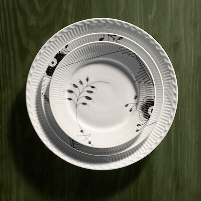 Royal Copenhagen Sort Mega Riflet nr. 2 tallerken 22 cm