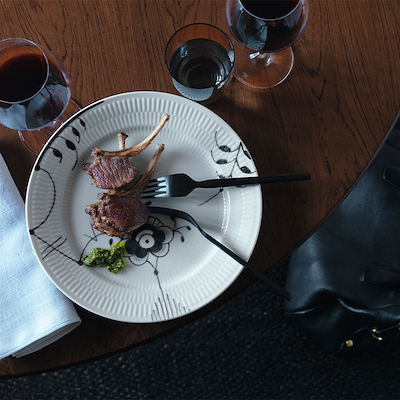 Royal Copenhagen Sort Mega Riflet nr. 6 tallerken 27 cm