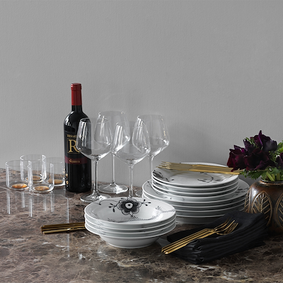 Royal Copenhagen Sort Mega Riflet dyb tallerken med kant 21 cm