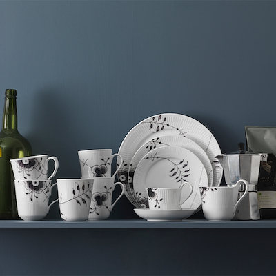 Royal Copenhagen Sort Mega Riflet højhankskop 33 cl