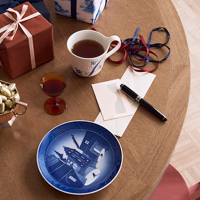 Royal Copenhagen Alfabet krus J blå 33 cl