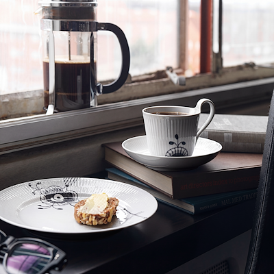 Royal Copenhagen Sort Mega Riflet højhankskop og underkop 24 cl