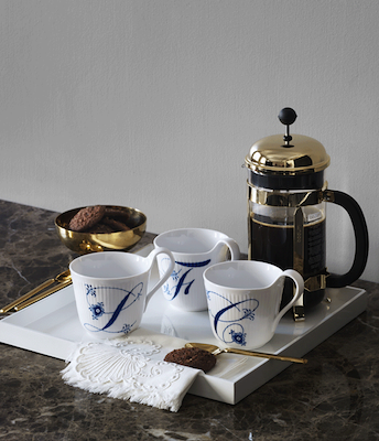 Royal Copenhagen Alfabet krus F blå 33 cl