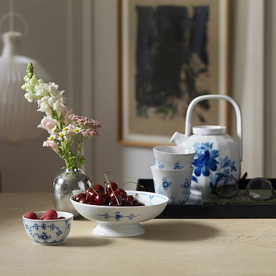 Royal Copenhagen Blomst tekande Træpeon blå 1 liter