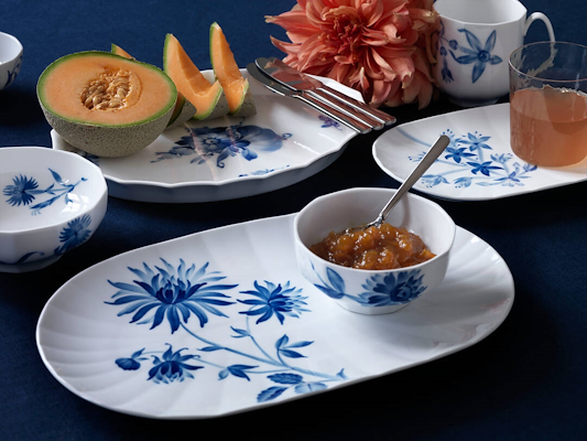 Royal Copenhagen Blomst ovalt fad Hosta blå