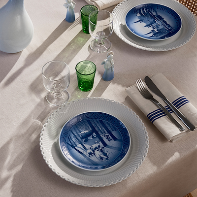 Royal Copenhagen juleplatte 2023 juletid i skoven