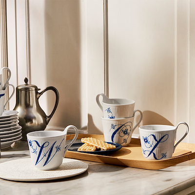 Royal Copenhagen Alfabet W krus blå 33 cl