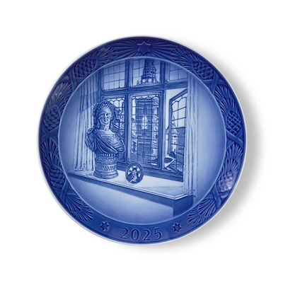 Royal Copenhagen årsplatte 2025 dronning Juliane Marie Ø18 cm