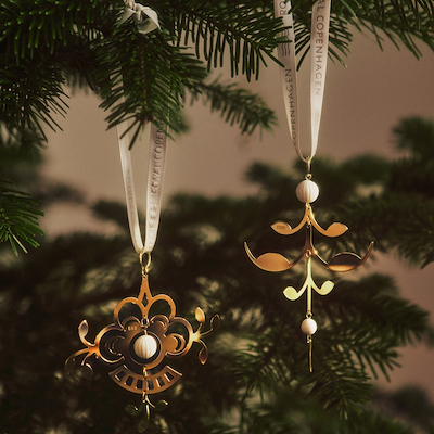 Royal Copenhagen juleornament 2025 blomst forgyldt 10x10 cm