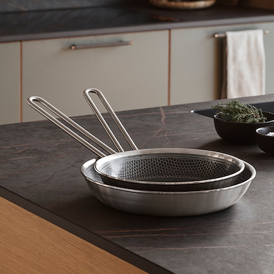 Eva Trio Multi Mosaic recycled pandesæt med keramisk Slip-Let® belægning Ø24+28 cm