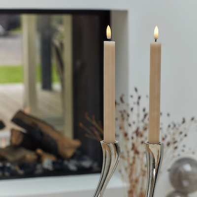 Sirius Sille LED kronelys karamel Ø 2 cm H 25 cm 2 stk.