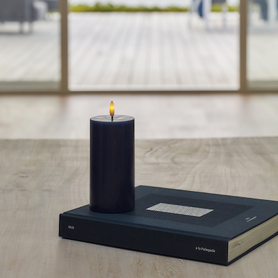 Sirius Sille LED bloklys mørkeblå Ø 7,5 cm H 15 cm
