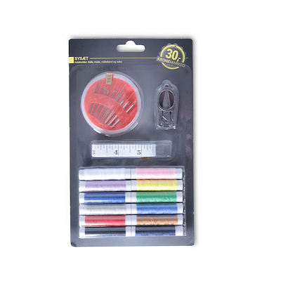 Sysæt med tråde, målebånd og nåle