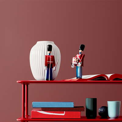 Kay Bojesen Menig med Gevær malet bøg rød 22,5 cm