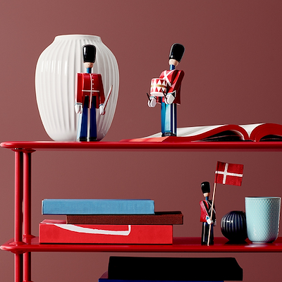 Kay Bojesen Fanebærer træfigur rød