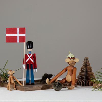 Kay Bojesen Figurines Fanebærer træfigur rød H 29,5 cm