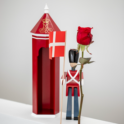 Kay Bojesen Figurines Fanebærer træfigur rød H 29,5 cm