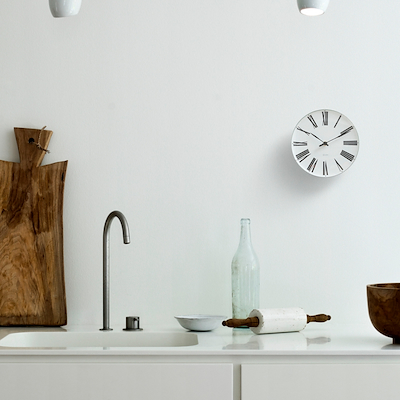 Arne Jacobsen Roman vægur hvid/sort Ø21 cm