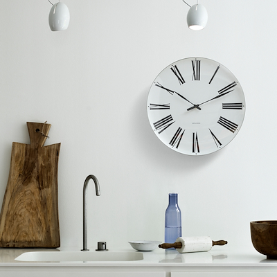 Arne Jacobsen Roman vægur hvid/sort Ø48 cm