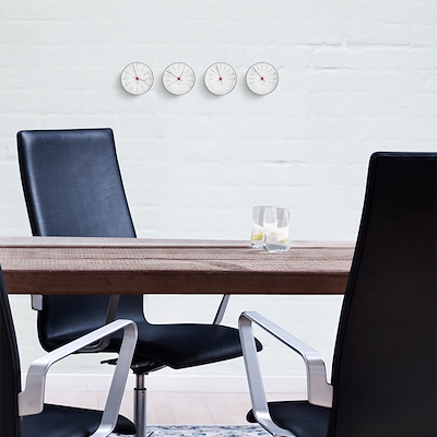 Arne Jacobsen Bankers vægur hvid/sort/rød Ø12 cm