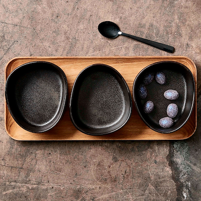 Aida RAW Titanium Black Organic miniskåle 3 stk med bakke af teaktræ