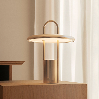 Stelton Pier transportabel LED lampe brass