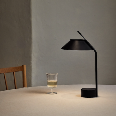 Stelton Vinkel LED lampe sort H 41,5 cm