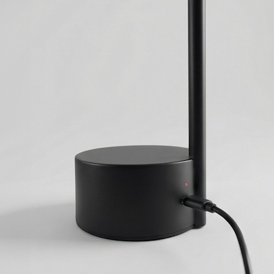 Stelton Vinkel LED lampe sort H 41,5 cm