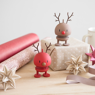 Hoptimist Soft Reindeer Bumble rød 9,2 cm