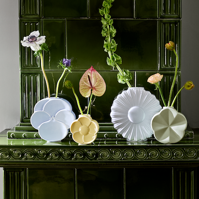 Lyngby Porcelæn Flower stedmoderblomst vase lyseblå H 17 cm