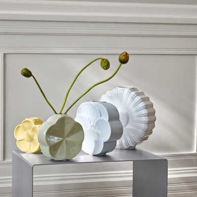 Lyngby Porcelæn Flower stedmoderblomst vase lyseblå H 17 cm