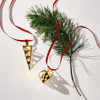 Georg Jensen Jul 2025 ornamentsæt med hjerte og kræmmerhus