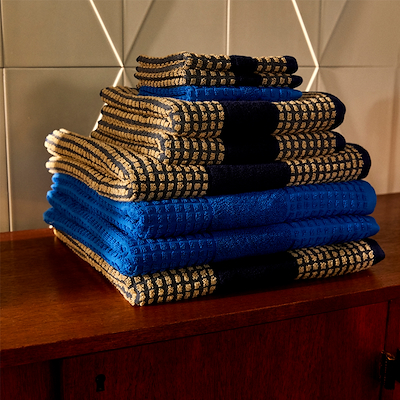 Juna Check håndklæde mørkeblå/sand 50x100 cm