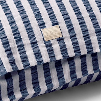 Juna Bæk & Bølge pudebetræk stribet mørkeblå/hvid 63x60 cm