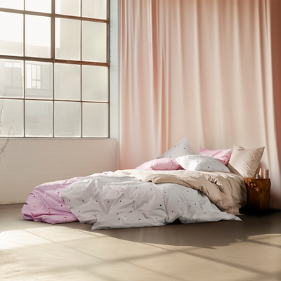 Juna Daisy sengetøj hvid/lyseblå 140x200 cm