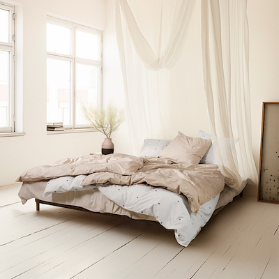 Juna Daisy sengetøj hvid/lyseblå 200x220 cm