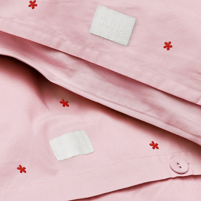 Juna Daisy sengetøj pink/rød 140x200 cm