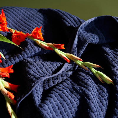 Juna Check håndklæde marineblå 50x100 cm