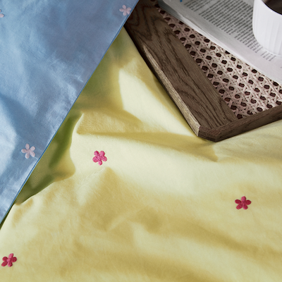 Juna Daisy sengetøj gul/lyserød 140x200 cm