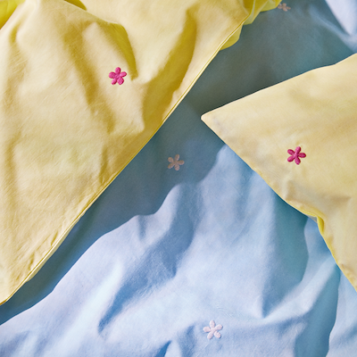 Juna Daisy sengetøj lyseblå/hvid 140x220 cm