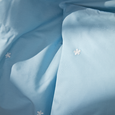 Juna Daisy børne sengetøj lyseblå/hvid 100x140 cm