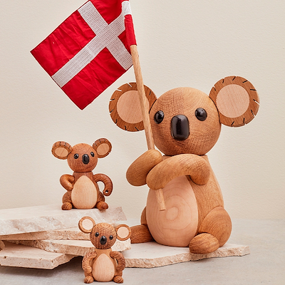 Spring Copenhagen Victoria koala stor med dannebrogsflag H25 cm